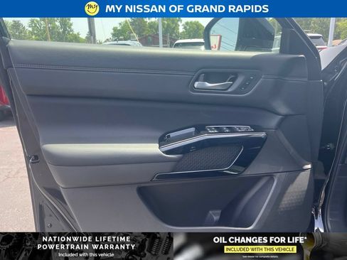 New 2026 Nissan Pathfinder Platinum w/ Cargo Package AWD/4WD image 11