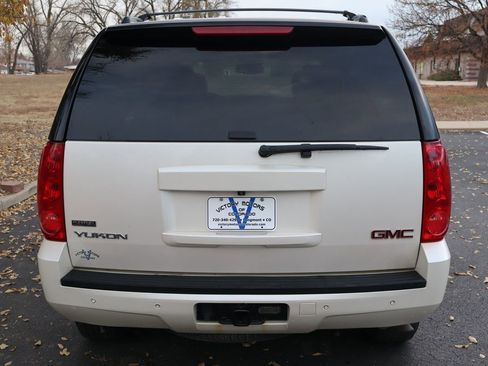 Used 2011 GMC Yukon SLT w/ SLT-2 Equipment Package image 6