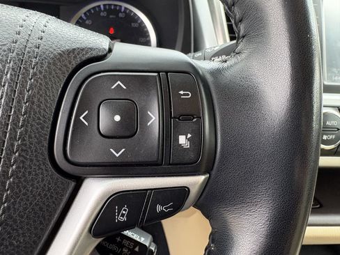 Used 2018 Toyota Highlander XLE FWD image 16