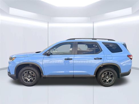 Used 2025 Honda Pilot TrailSport image 11