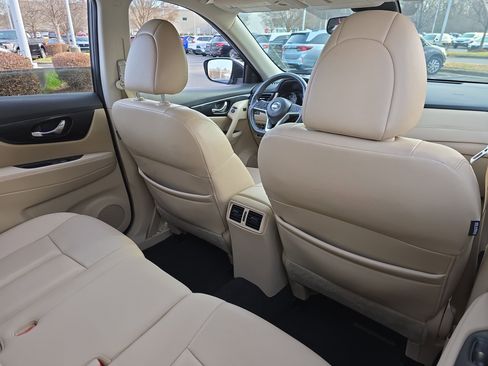 Used 2017 Nissan Rogue SL w/ SL Premium Package image 11