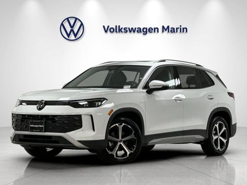 New 2026 Volkswagen Tiguan SE FWD image 1