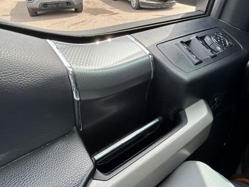 Used 2015 Ford F150 Lariat w/ Equipment Group 502A Luxury AWD/4WD image 31