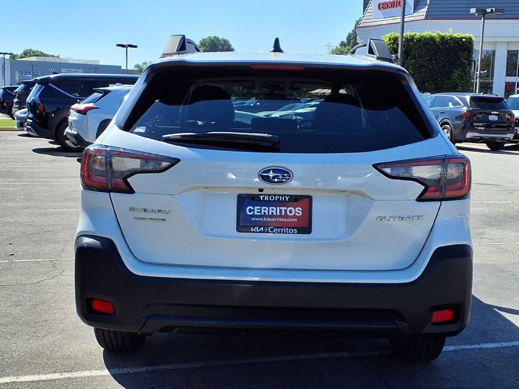 Used 2024 Subaru Outback Premium AWD/4WD image 4
