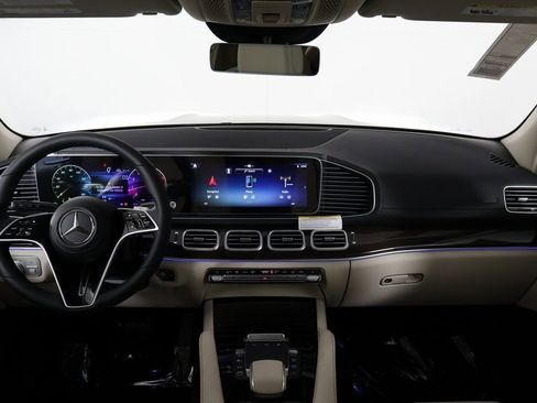 New 2026 Mercedes-Benz GLS 450 4MATIC image 4
