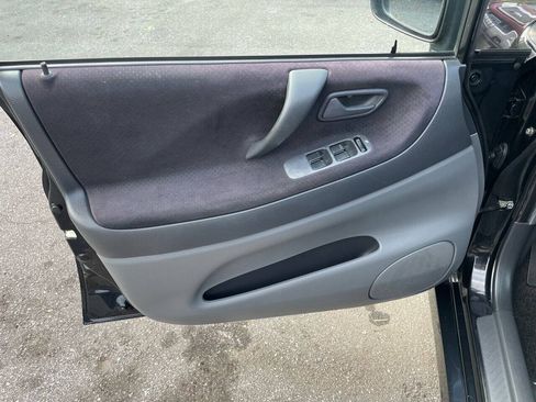 Used 2004 Suzuki Aerio S FWD image 20