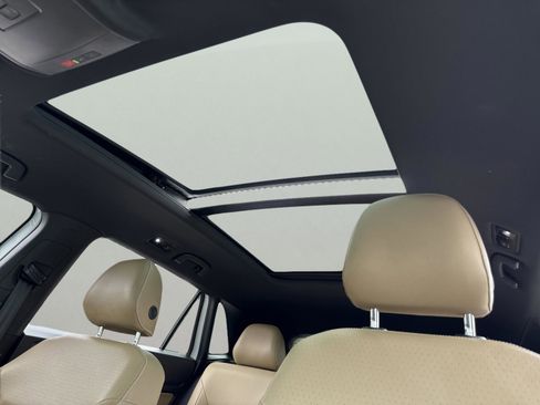 Used 2020 Volkswagen Atlas Cross Sport SE w/ Panoramic Sunroof Package image 10