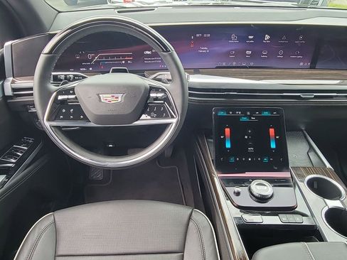 Used 2025 Cadillac Escalade ESV Premium Luxury image 11