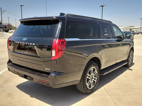 Used 2025 Ford Expedition Max Active AWD/4WD image 3