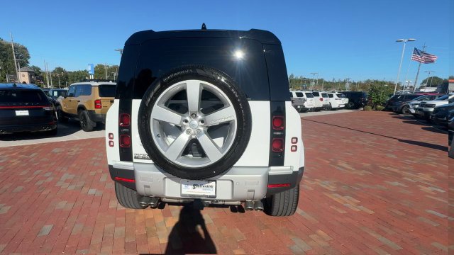 Used 2024 Land Rover Defender 110 SE AWD/4WD image 9
