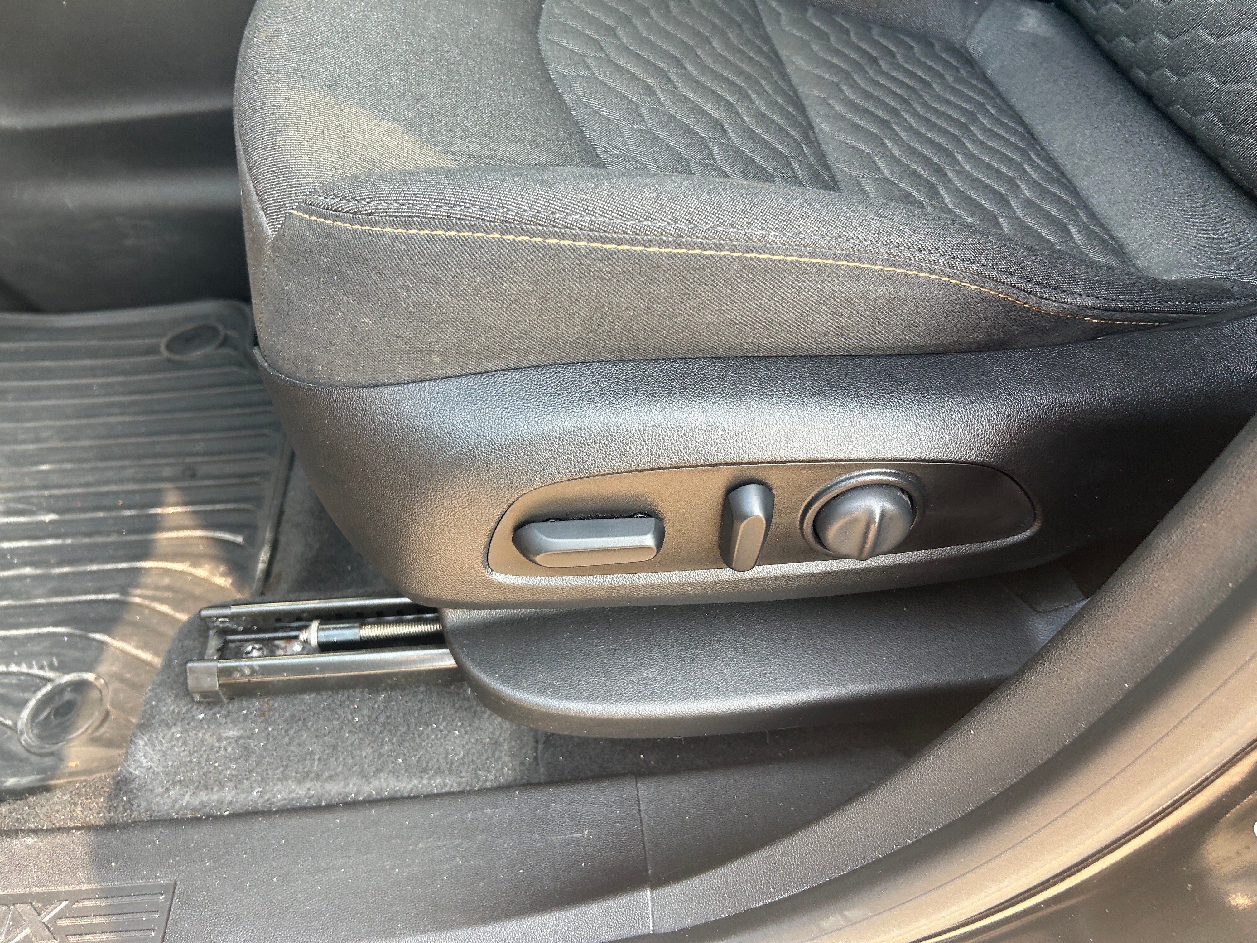 Used 2019 Chevrolet Equinox LT FWD image 17