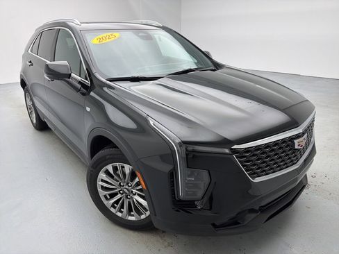 Used 2025 Cadillac XT4 Premium Luxury w/ Technology Package image 3