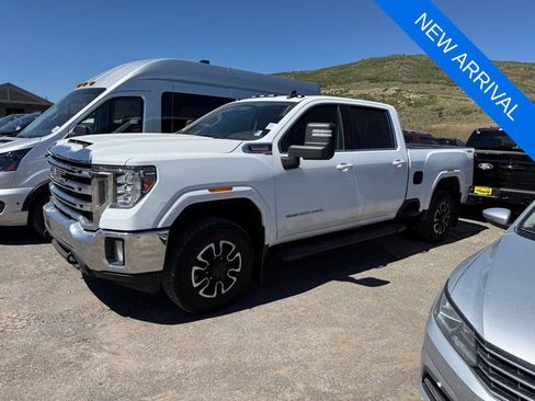 Used 2020 GMC Sierra 2500 SLE w/ Preferred Package AWD/4WD image 4