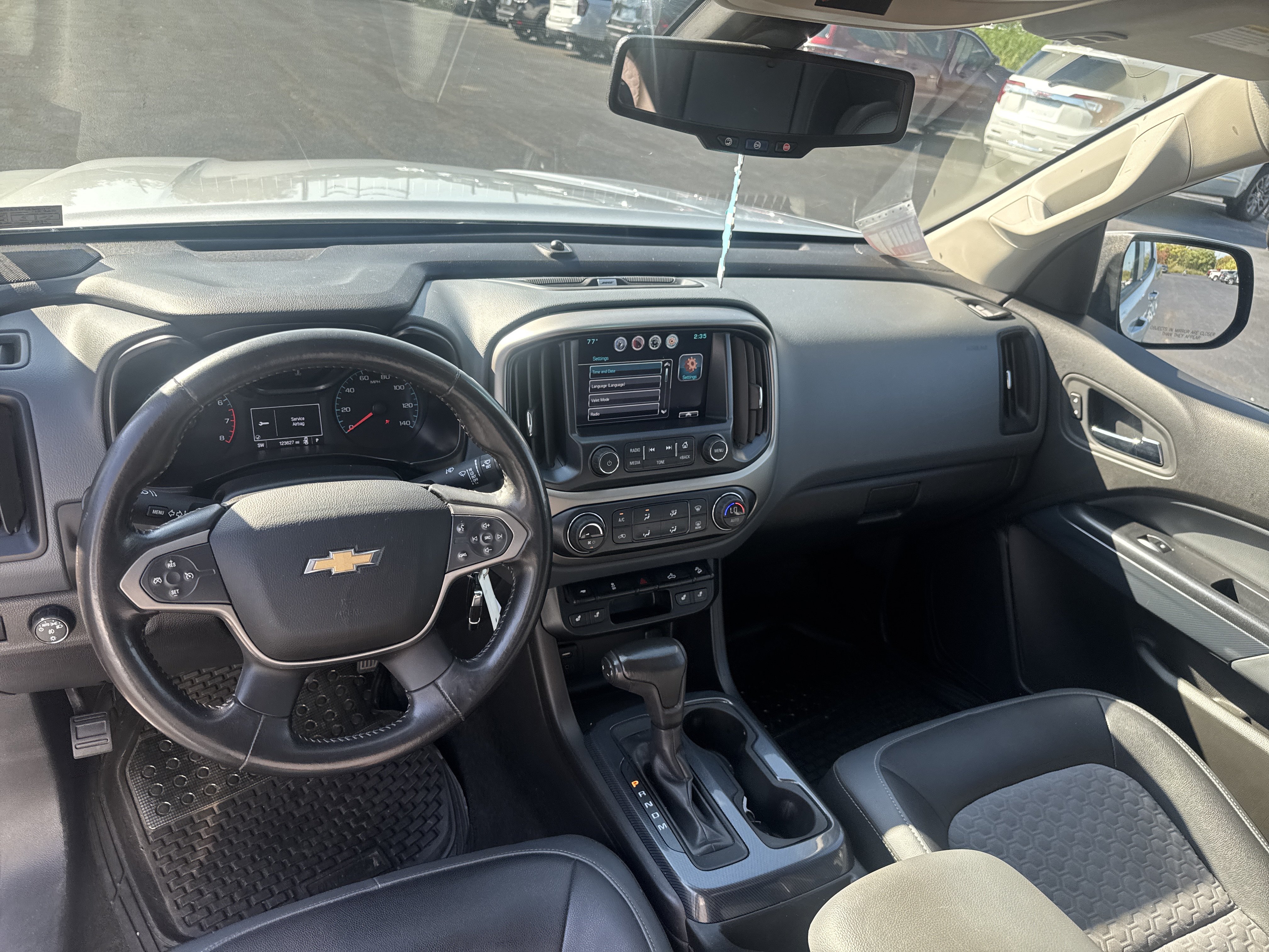 Used 2015 Chevrolet Colorado Z71 AWD/4WD image 14
