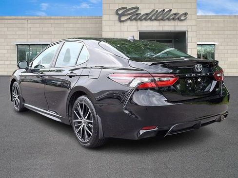 Used 2022 Toyota Camry SE FWD image 4