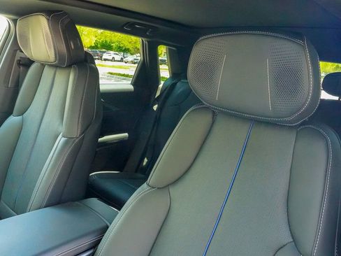 Used 2025 Cadillac Lyriq Sport AWD/4WD image 17