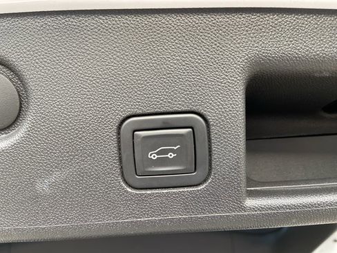 Used 2023 Chevrolet Equinox LT w/ Driver Convenience Package image 49