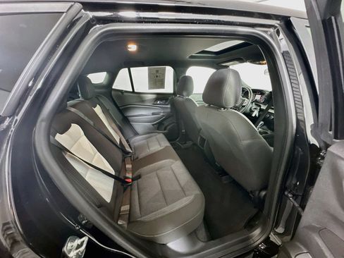 Used 2024 Chevrolet Trax RS w/ Sunroof Package FWD image 30