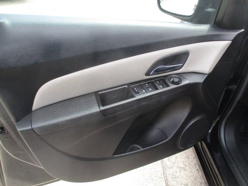 Used 2016 Chevrolet Cruze LS FWD image 10