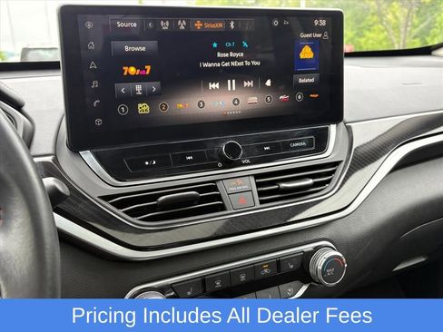 Used 2023 Nissan Altima 2.5 SR w/ SR Premium Package FWD image 12