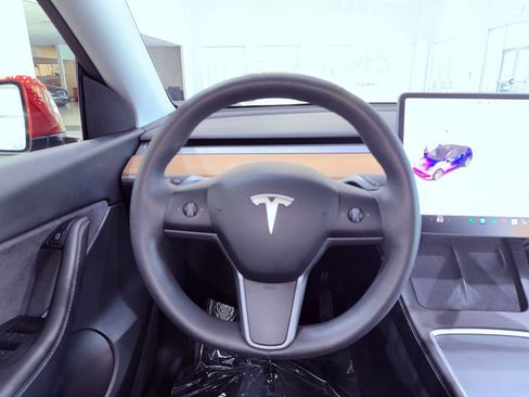 Used 2022 Tesla Model Y Long Range AWD/4WD image 18