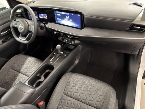 Used 2025 Nissan Kicks SV FWD image 41