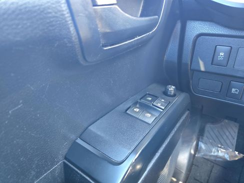 Used 2020 Toyota Tacoma SR image 30