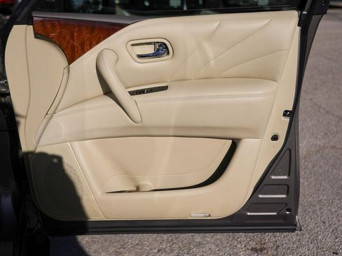 Used 2017 INFINITI QX80 4WD w/ Deluxe Technology Package image 32