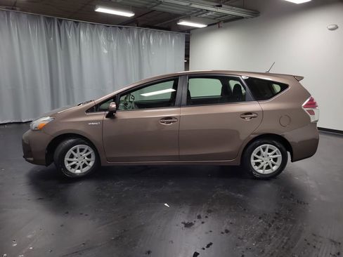 Used 2015 Toyota Prius V Two image 5