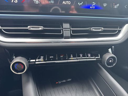 New 2026 Chevrolet Equinox EV LT image 18