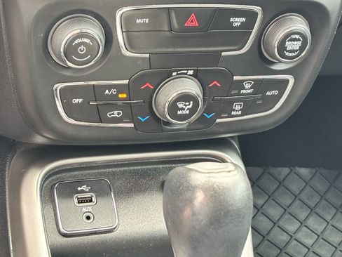 Used 2018 Jeep Compass Latitude w/ Popular Equipment Group FWD image 25