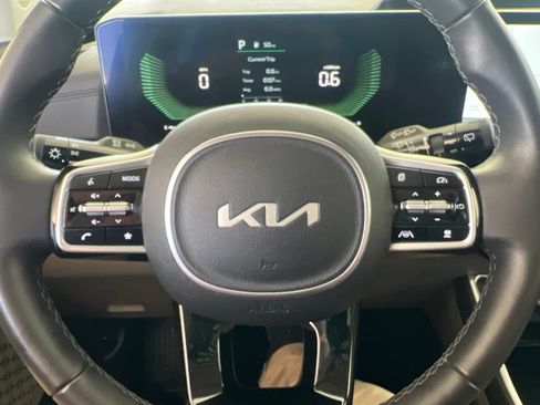 Certified 2025 Kia Carnival FWD image 57