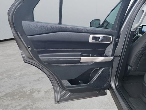 Used 2022 Ford Explorer XLT image 24