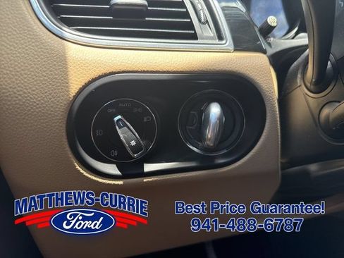 Used 2018 Porsche Macan AWD/4WD image 25