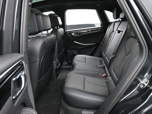 Certified 2025 Porsche Macan AWD/4WD image 24