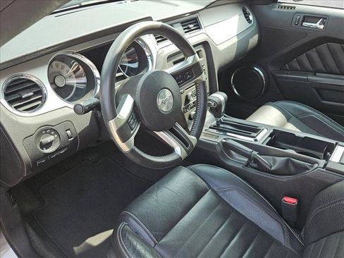 Used 2011 Ford Mustang GT Premium w/ Security Pkg RWD image 9