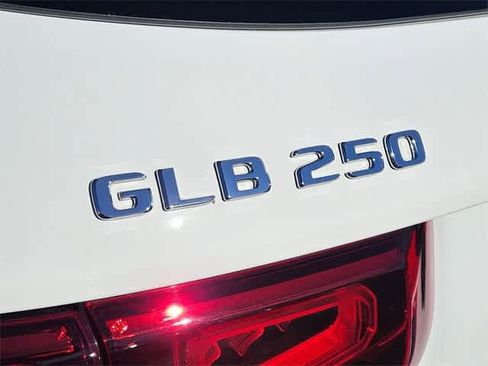 Used 2023 Mercedes-Benz GLB 250 GLB 250 image 12