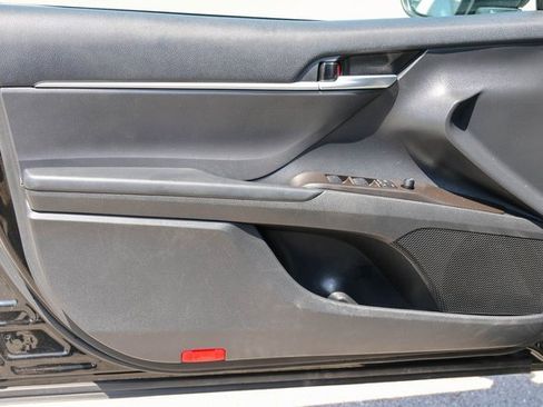 Used 2023 Toyota Camry SE image 8