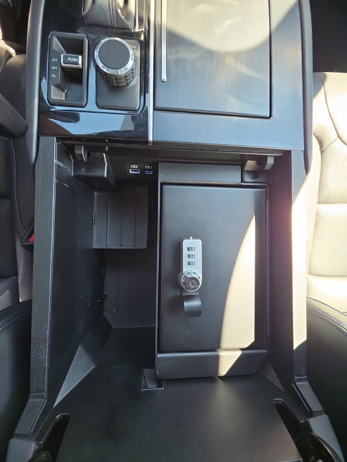 Used 2024 Toyota Tundra Platinum AWD/4WD image 16