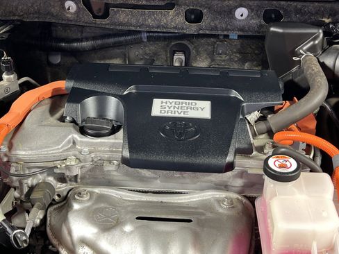 Used 2018 Toyota RAV4 Limited image 29