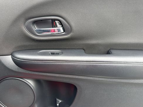 Used 2018 Honda HR-V LX image 21