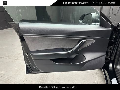 Used 2018 Tesla Model 3 Long Range image 29