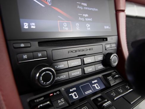 Certified 2021 Porsche 718 Boxster Spyder image 28