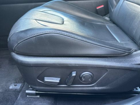Used 2023 Hyundai Elantra Limited FWD image 13
