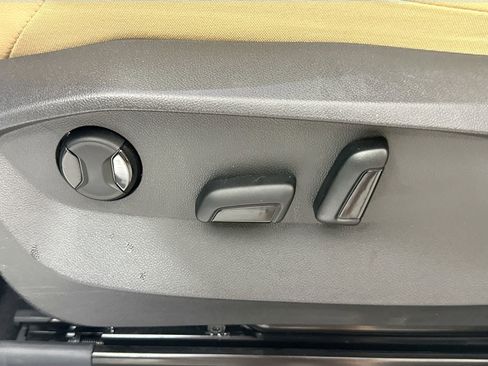 Certified 2023 Volkswagen Tiguan SE image 17