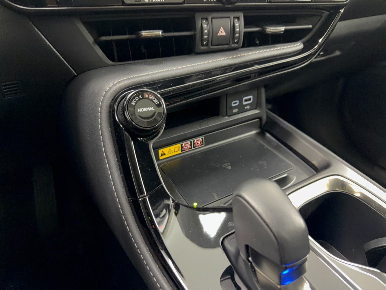 Certified 2025 Lexus NX 250 FWD w/ Towing Package (2000 Lbs) image 32