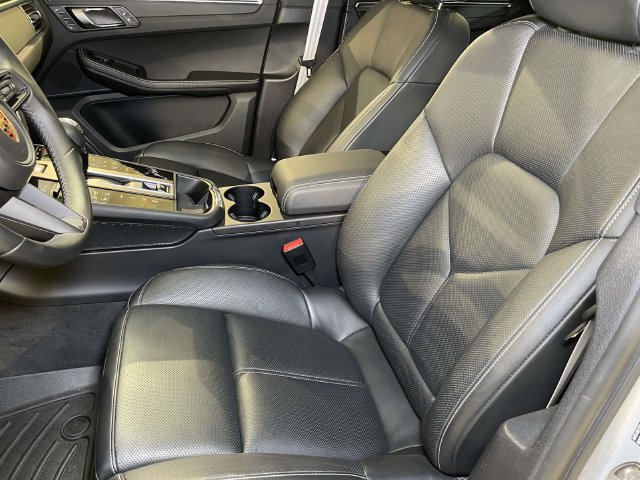 Certified 2023 Porsche Macan S AWD/4WD image 5