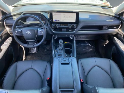 Used 2025 Toyota Grand Highlander AWD image 10