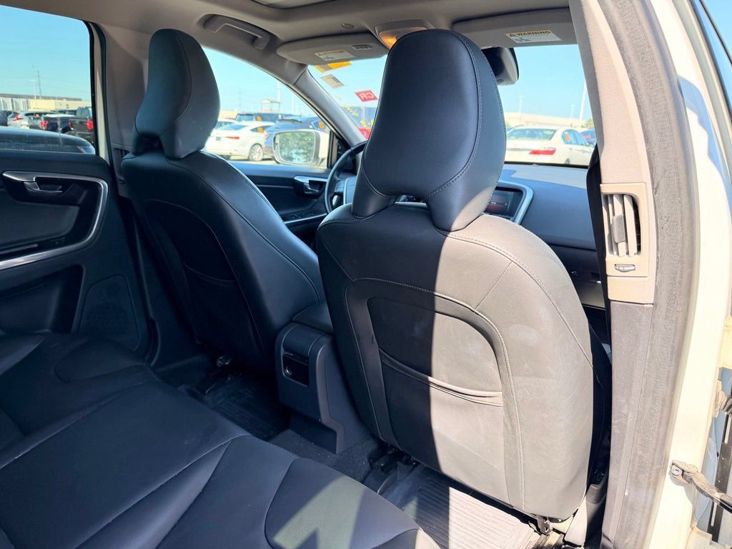 Used 2016 Volvo XC60 T5 Premier w/ Proximity Package AWD/4WD image 11