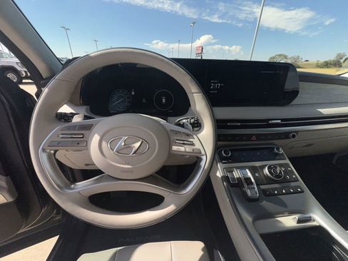 Used 2024 Hyundai Palisade Calligraphy image 11